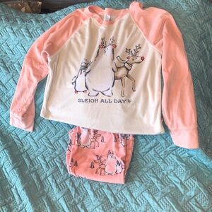 Velour Justice Girls’ Pajamas - Size 8 adorable winter scene EUC